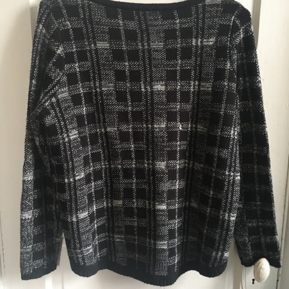 Geometric Patterned Sweater - Picture 4 of 8